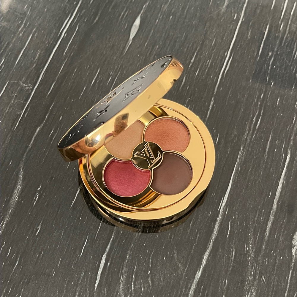 Louis Vuitton Blush Palette with Gold and Pink Hues